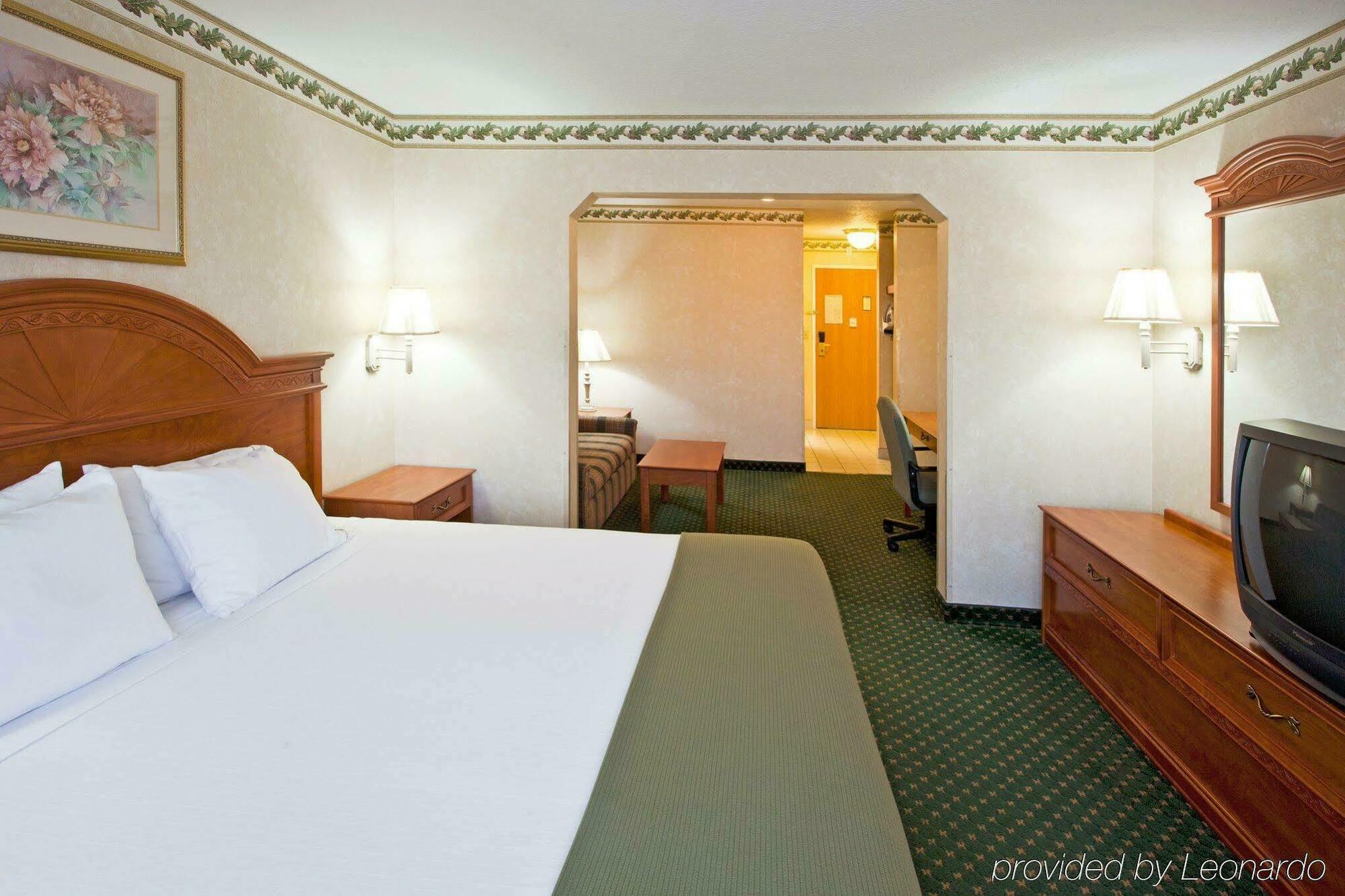 Holiday Inn Express Hotel & Suites Charlotte By Ihg Exterior foto